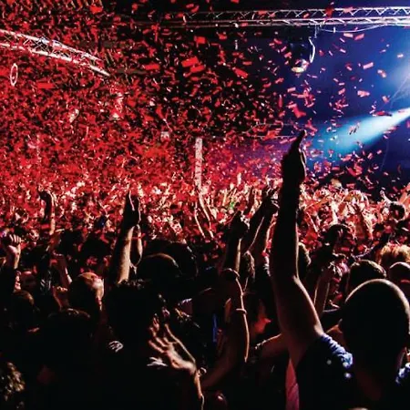 Christmas Offer -70 Percent Off - 2 Bedroom - Sleep 7 - Location At Center *