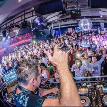 Special Offer -70 Percent Off - 2 Bedroom - Sleep 7 - Location At Center *