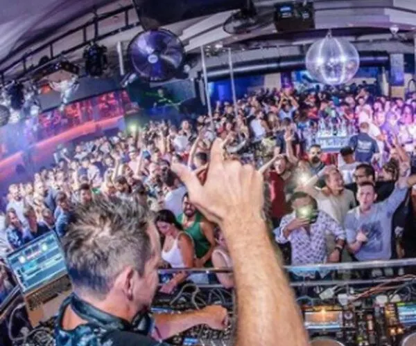 Special Offer -70 Percent Off - 2 Bedroom - Sleep 7 - Location At Center *