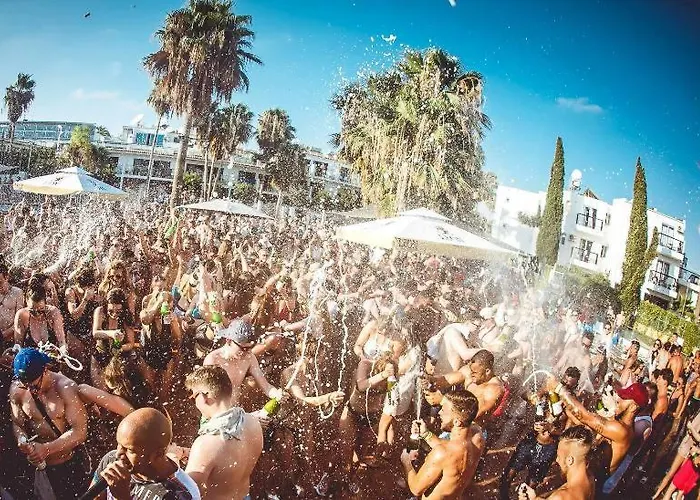 Special Offer -70 Percent Off - 2 Bedroom - Sleep 7 - Location At Center Appartamento *