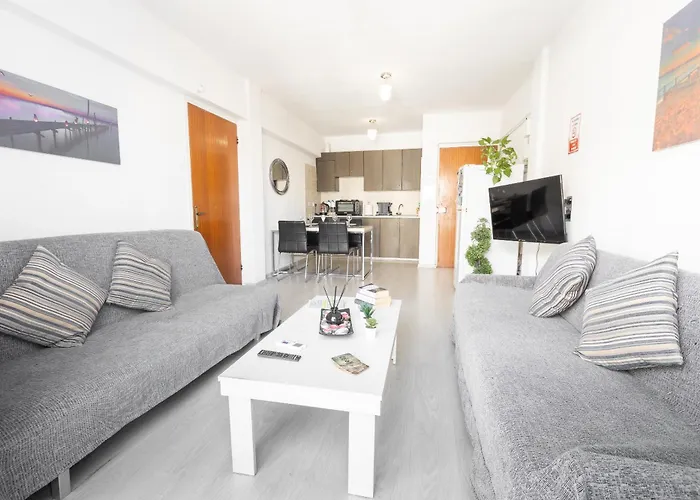 Special Offer -70 Percent Off - 2 Bedroom - Sleep 7 - Location At Center Ayia Napa